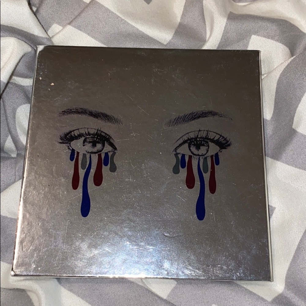 Kylie Cosmetics- The Holiday 2016 Palette